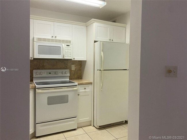 Building Photo - 9525 SW 138th Pl