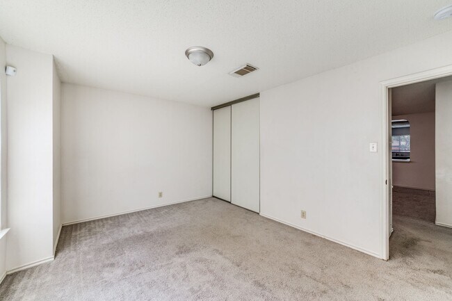 Building Photo - Welcome home to this single-story home in highly desirable Northwest Crossing