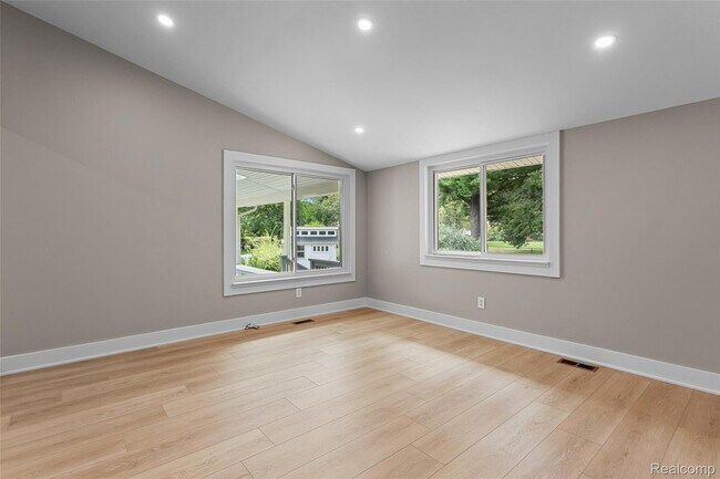 Building Photo - 6552 Orion Rd