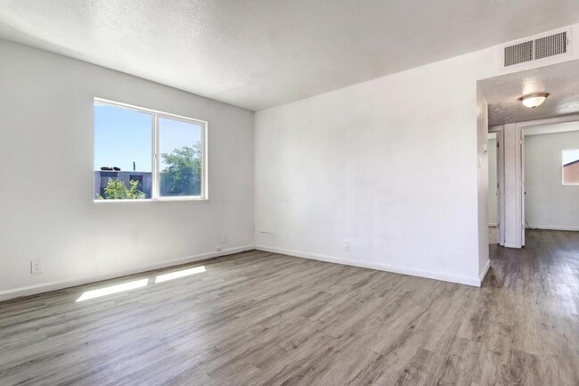 Building Photo - 3509 Tyson Pl NE