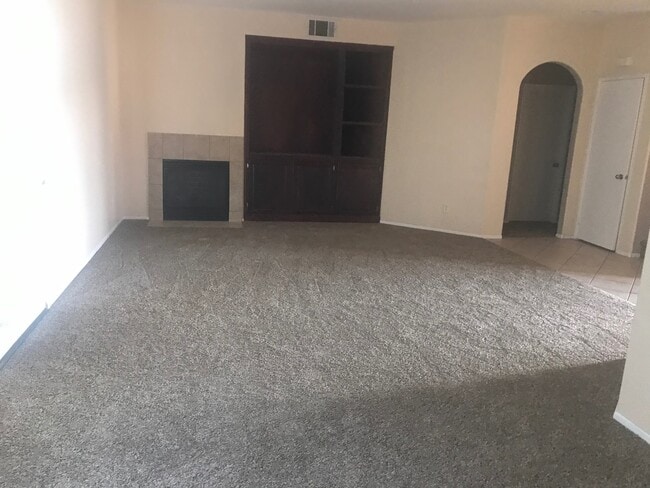 Building Photo - Move -in- Ready