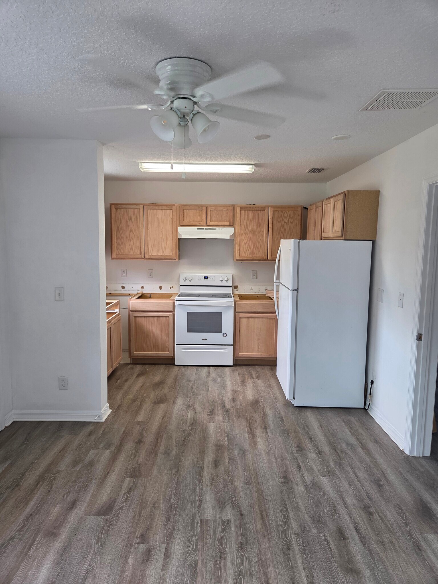 Kitchen - 803 E Hart St