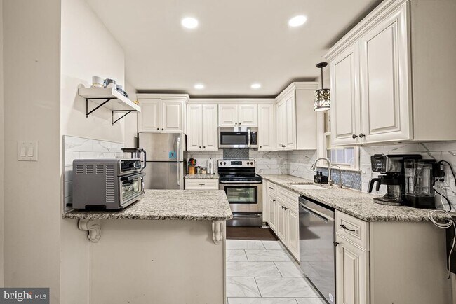Building Photo - 705 Shippen Dr