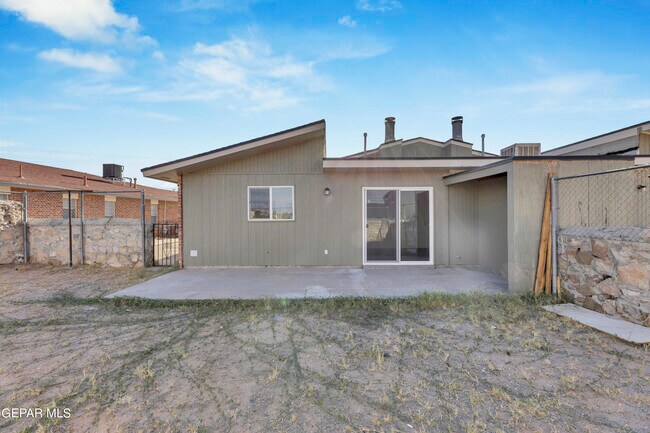Building Photo - 3540 E Glen Dr