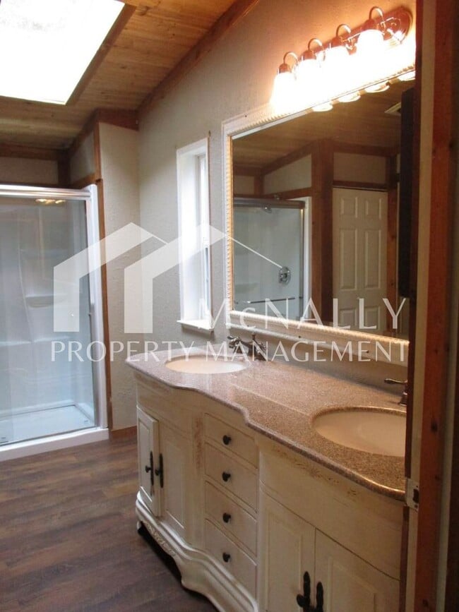 Building Photo - 3 Bedroom 2 Bath Home in Lakebay