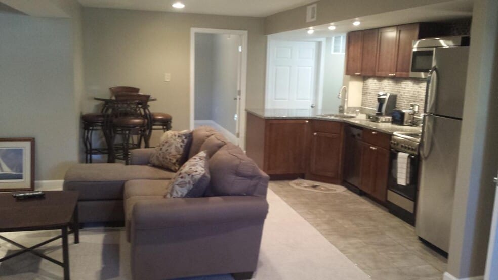 Building Photo - 6021 Woodlake Ln