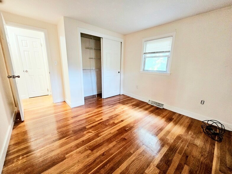 Building Photo - 11 Rockland Pl