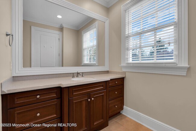 Building Photo - 1132 Oval Rd