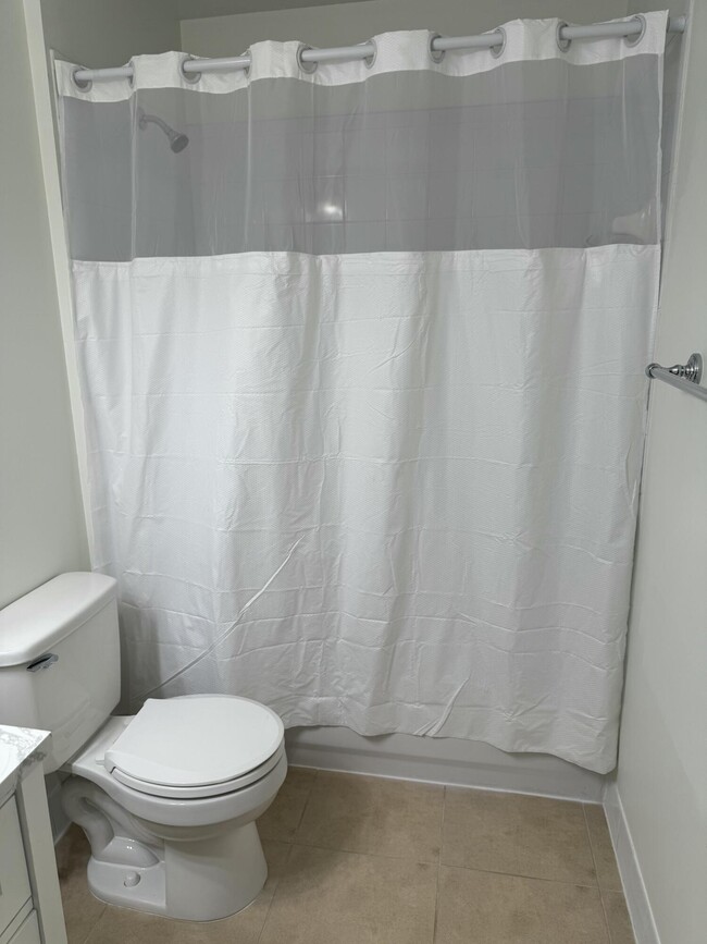 Building Photo - 2080 Greenview Shores Blvd