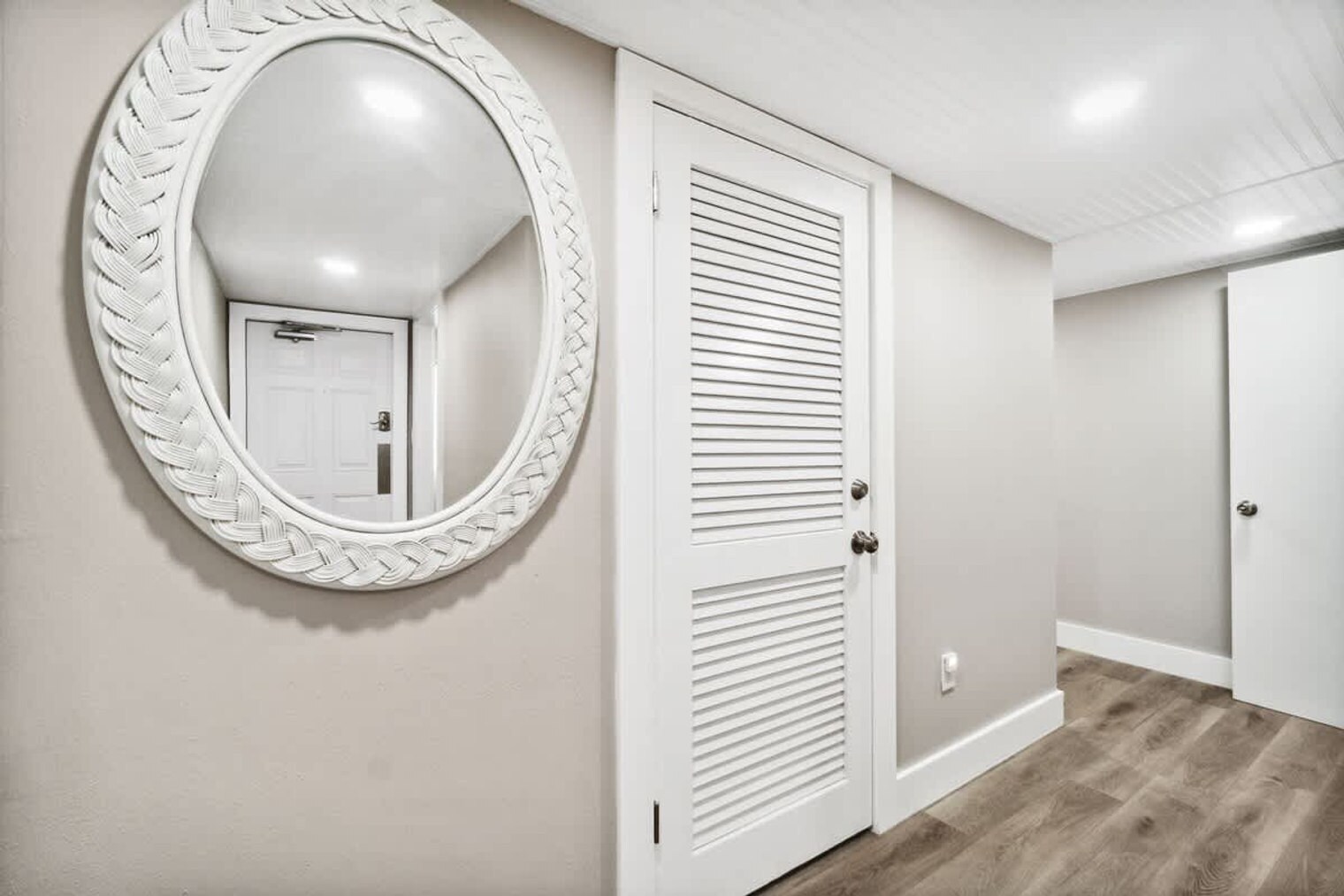 Building Photo - 8815 Thomas Dr