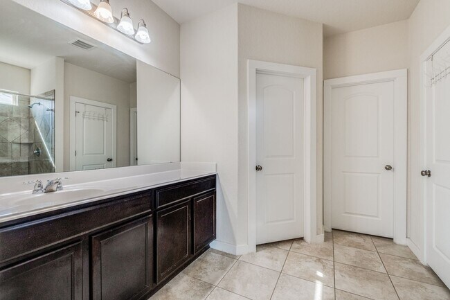 Building Photo - 3 Bedroom/2 Bath Bricewood Subdivision