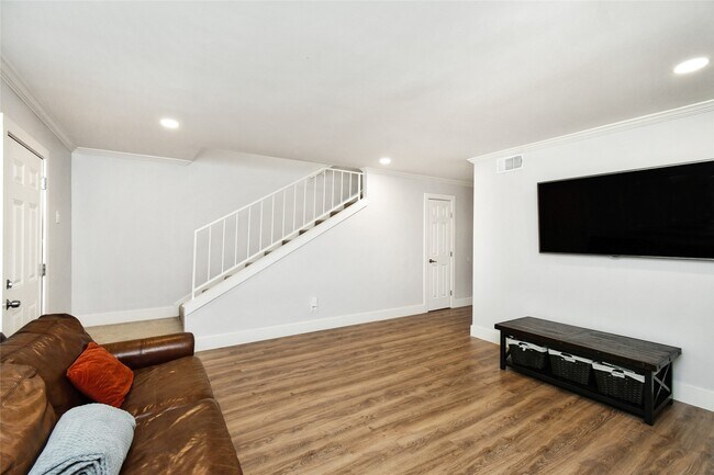Building Photo - 6426 Kentwick Dr