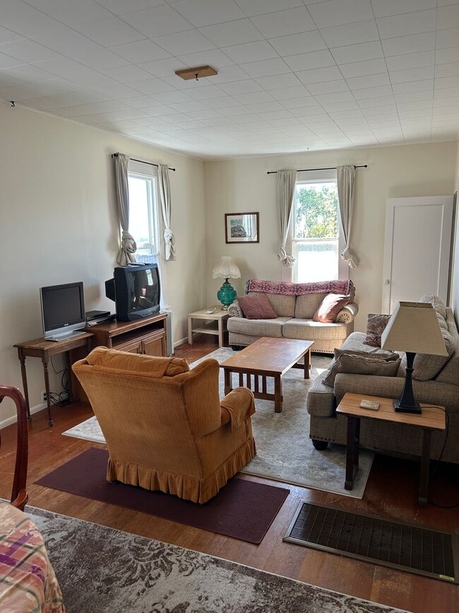 Building Photo - Charming 4-Bedroom Home Near Cal Poly Humb...