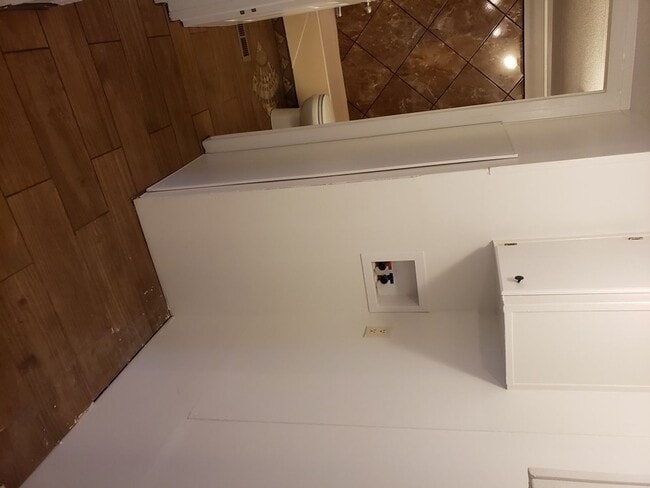 Building Photo - Beautifully Remodeled 2 Bdrm/2Ba Home with Water/Sewer/Garbage Paid