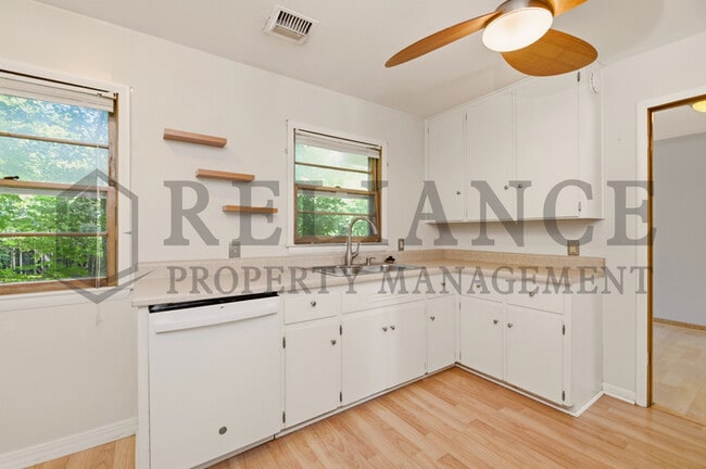 Building Photo - 6216 E Orme St
