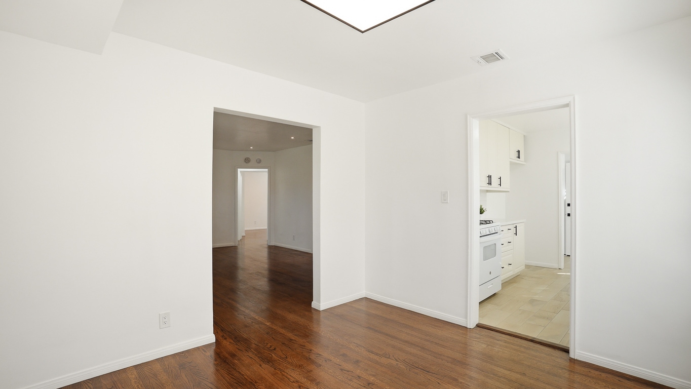 Building Photo - 3936 S Victoria Ave