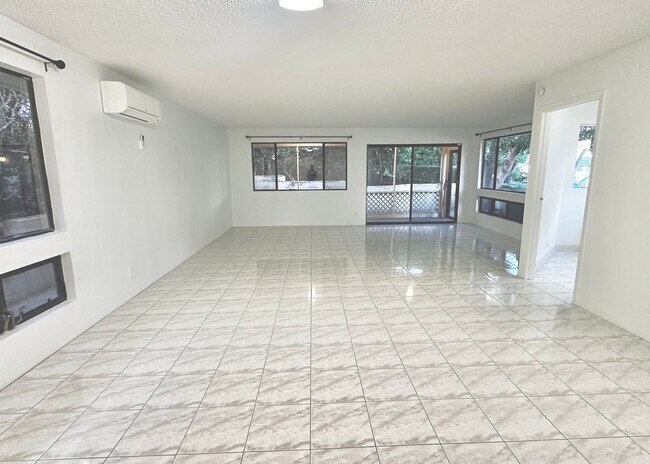 Building Photo - SPACIOUS 3 BEDROOM 2.5 BATH HOME IN KAIMUKI W/2 CAR GARAGE