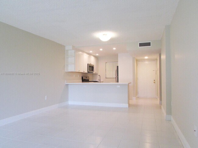 Building Photo - 13020 SW 92nd Ave