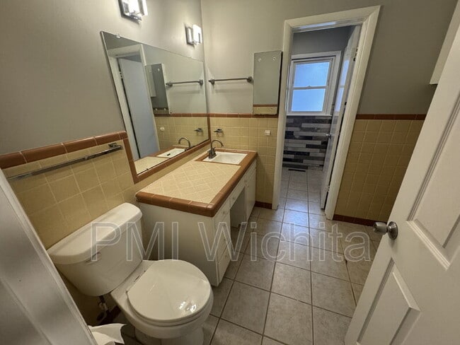 Building Photo - 9601 W Tee Ln