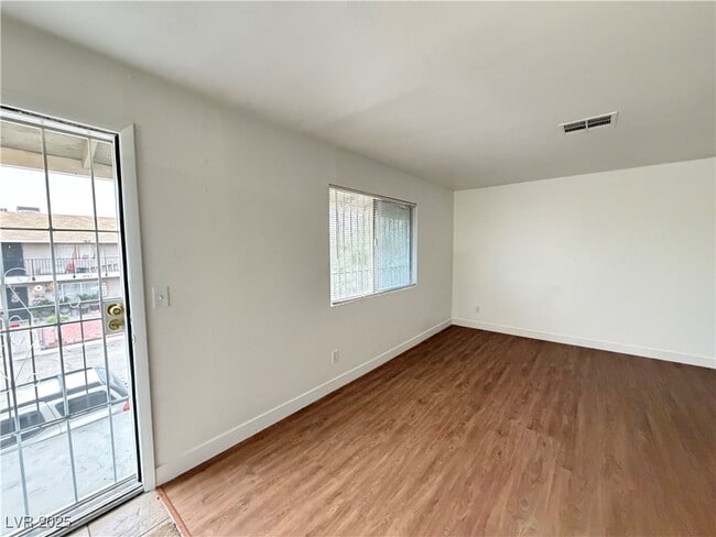 Building Photo - 4750 Thunderbolt Ave