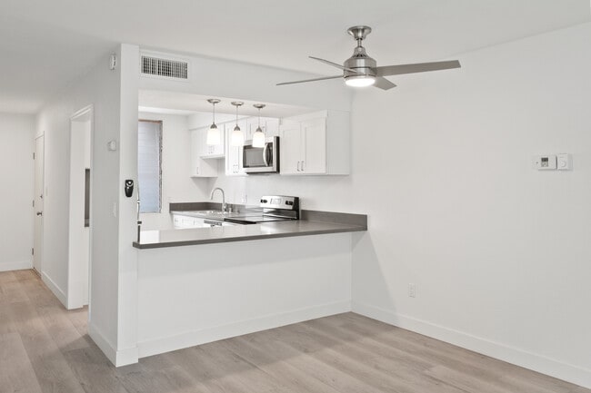 Building Photo - Fernwood Terrace