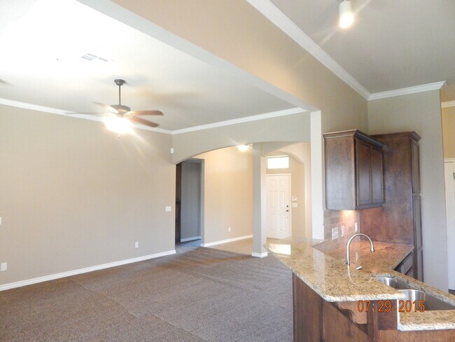 Building Photo - Charming 3 + Bedroom Home in The Grove + D...