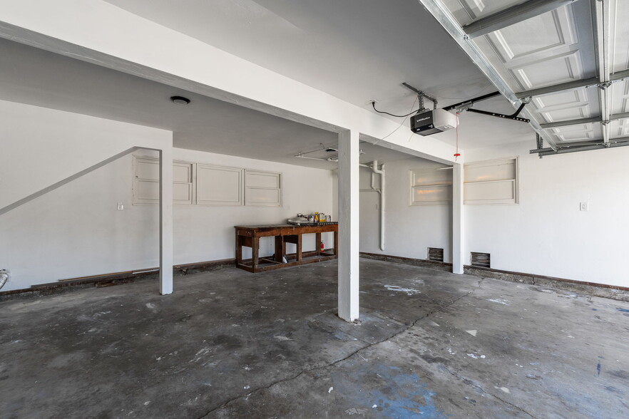 Garage - 456 Casselman St