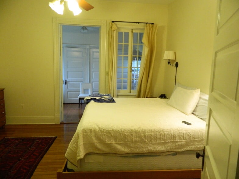 Building Photo - 6021 Coliseum St