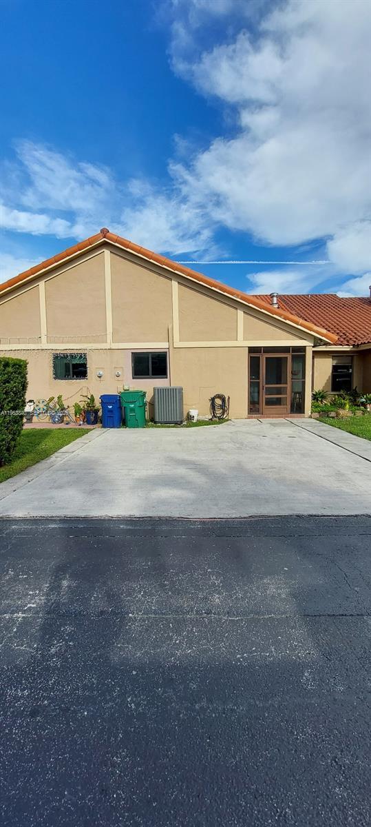 Building Photo - 19525 Cypress Ct E