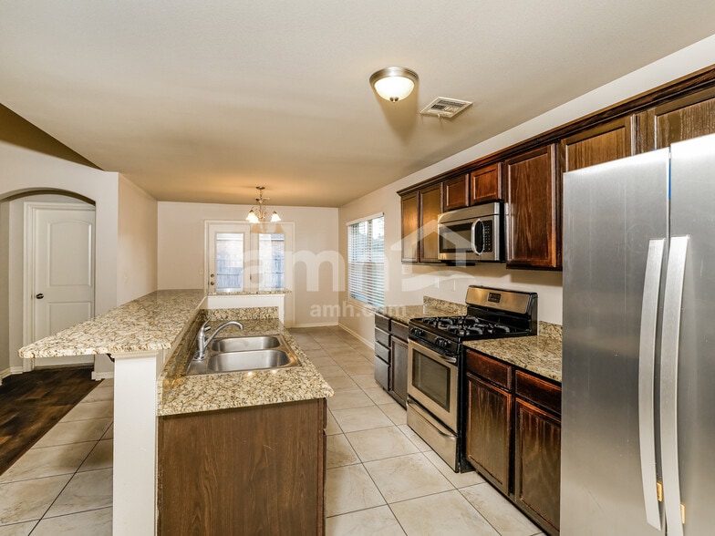 Building Photo - 13332 S Poplar St