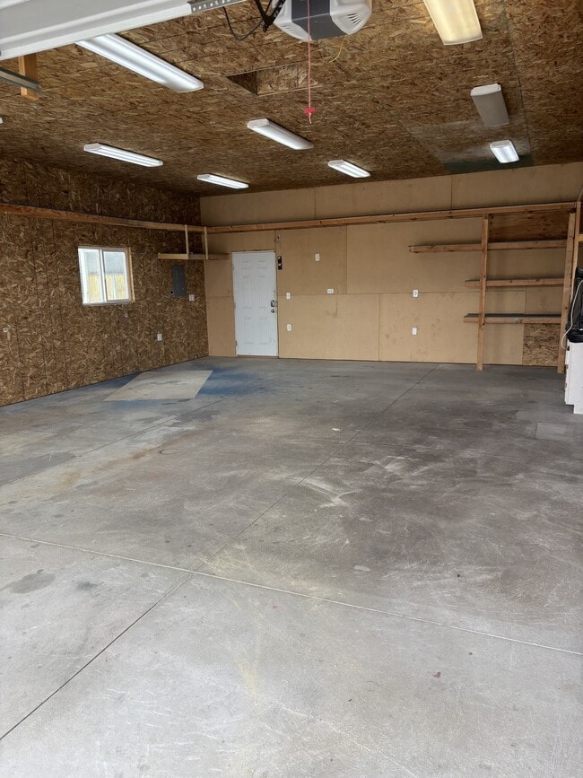 Building Photo - 901 E 800 N