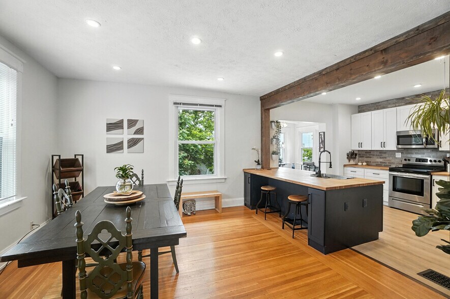 Building Photo - 3769 Andrew Ave