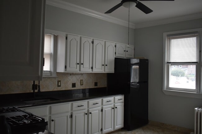 Building Photo - 44 E 4th St