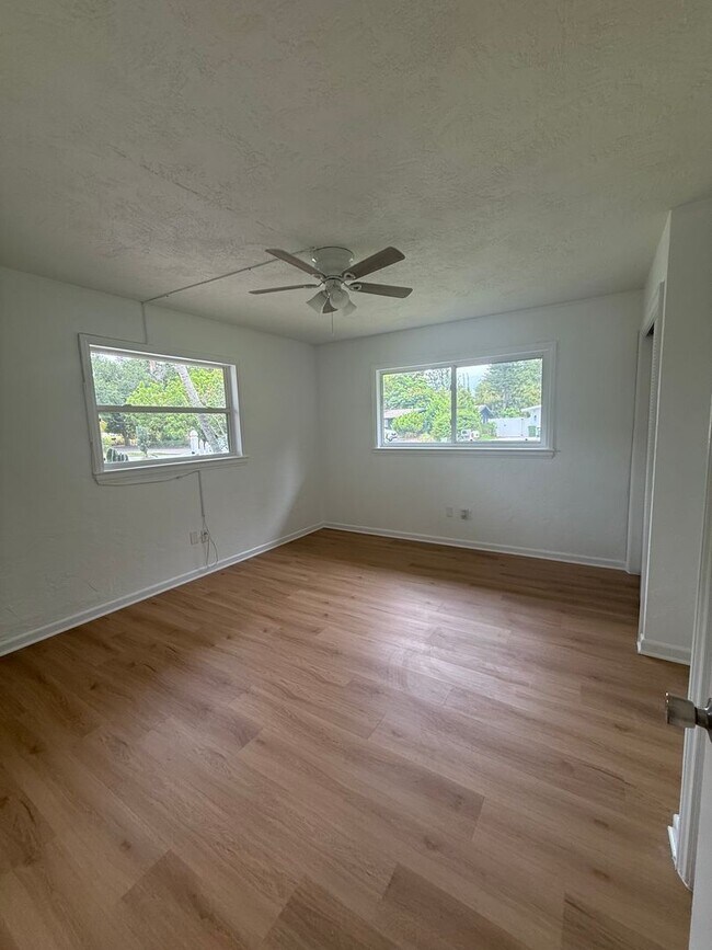 Building Photo - 3 Bedroom 2 Bath Single Family Home w/Garage & Bonus Room