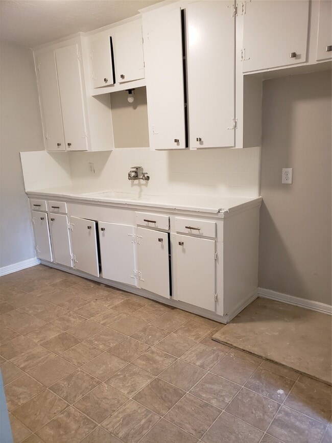 Building Photo - 2612 Mc Nay Dr