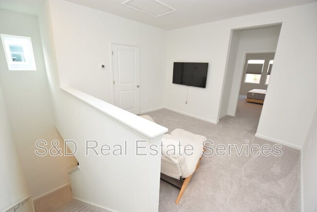 Building Photo - 349 Sol Vis Dr