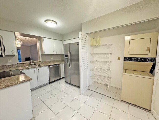 Building Photo - 7281 Amberly Ln