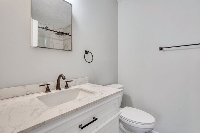 Building Photo - High End Finishes in a Quiet Residential N...