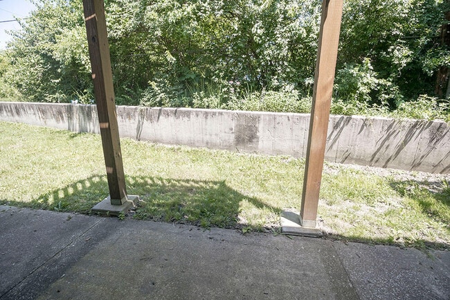 Building Photo - 105 N Garth Ave