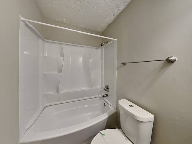 Building Photo - 415 Plainville Dr SW