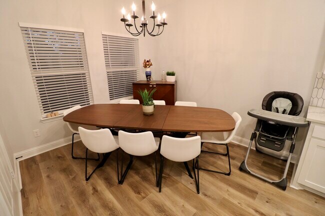 Building Photo - 2009 Toronto St