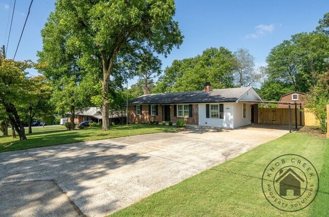 Building Photo - 1138 Highland Dr