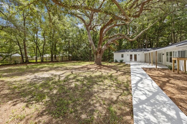 Building Photo - Impeccably Renovated Brick Ranch on James ...