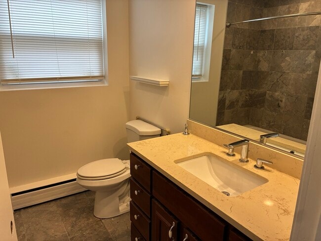 Building Photo - 5555 N Mango Ave