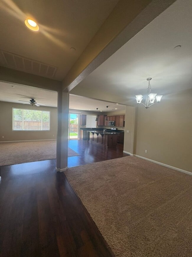Building Photo - 4 bedroom 3 bath stunner in Sparks