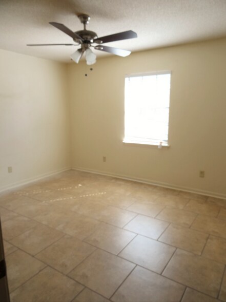 Building Photo - 1035 Giovanni St