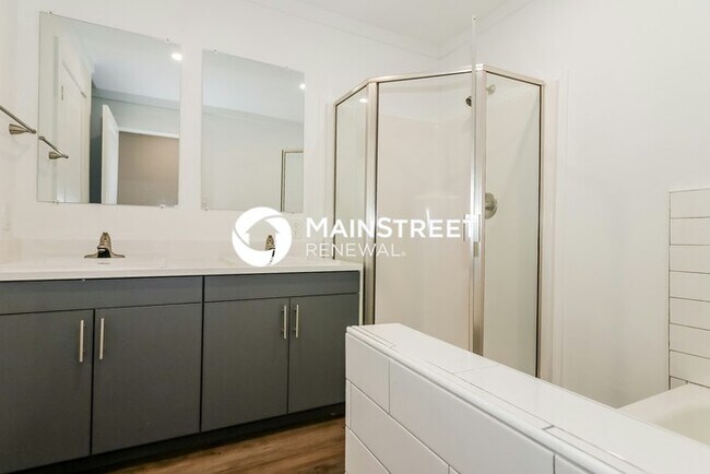 Building Photo - 3 Bedroom Pet-Friendly Home in Houston, TX with Main Street Renewal