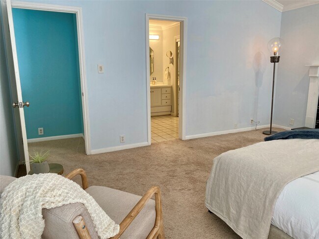 Building Photo - 2478 Bering Dr