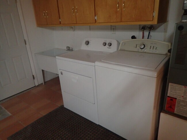 Building Photo - Beautiful single family home with 2 car garage and metal building storage