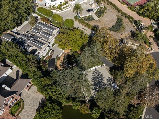 Building Photo - 31561 Peppertree Bend Unit